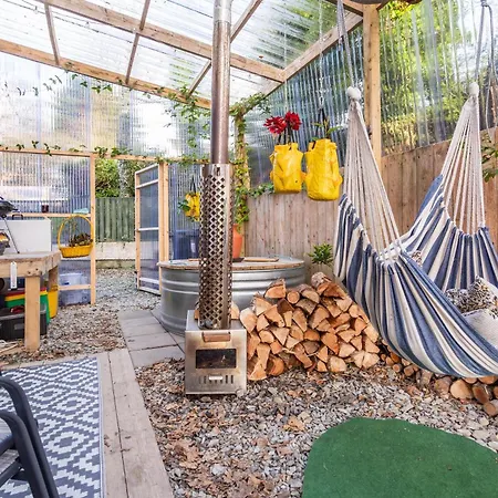 Yellow Door * Moville