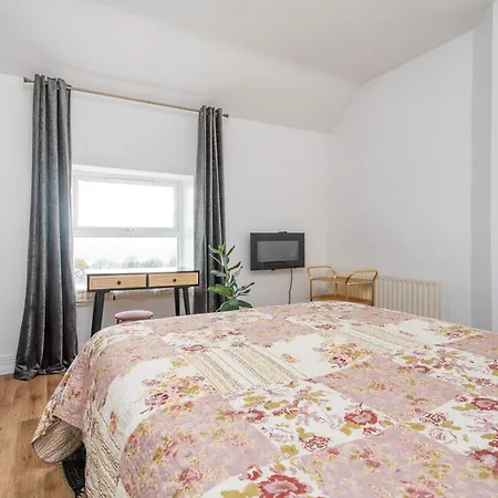 Yellow Door Bed & Breakfast Moville