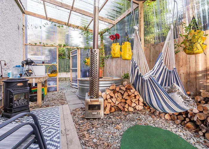 Yellow Door * Moville